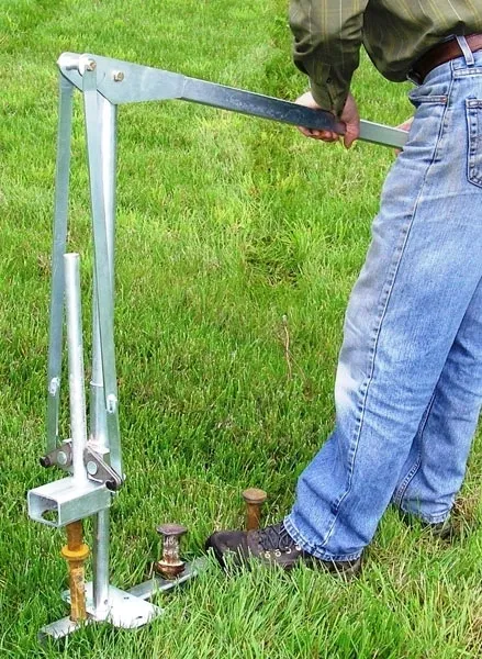 Pipe extraction tool in use