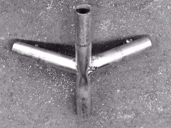 Metal pipe joint on rough surface