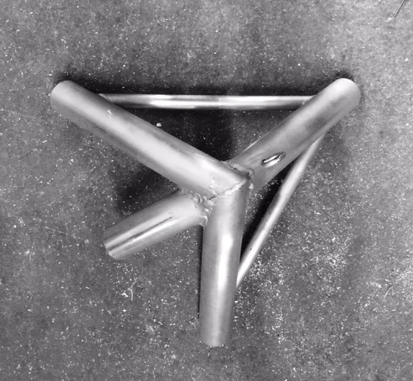 Three-way steel tube connector with braces
