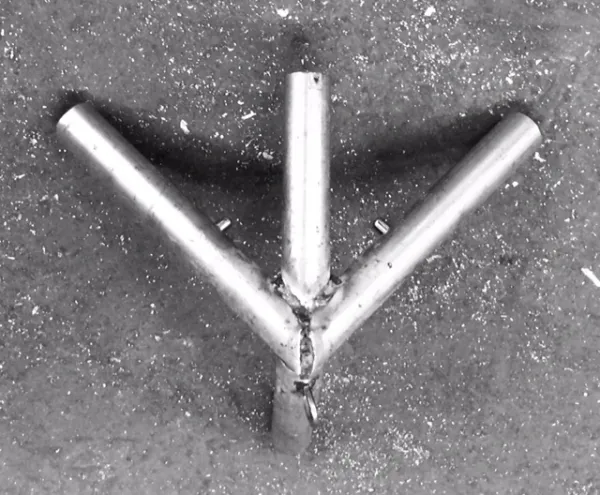 Welded metal pipes forming a Y shape