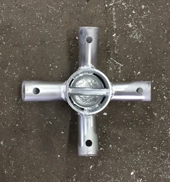 Industrial pipe connector with four arms